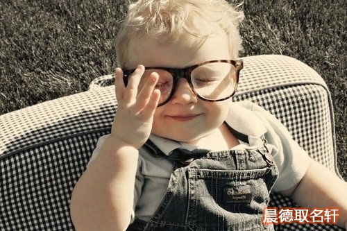 2025年阳光开朗的男孩名字推荐